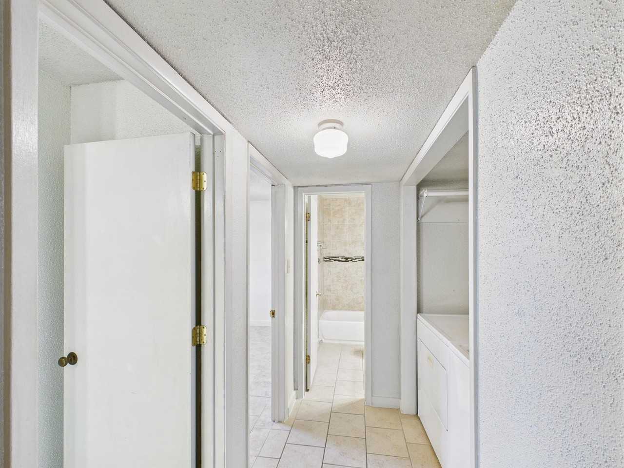 1505 Oakdale Cir #D - Photo 7 of 11