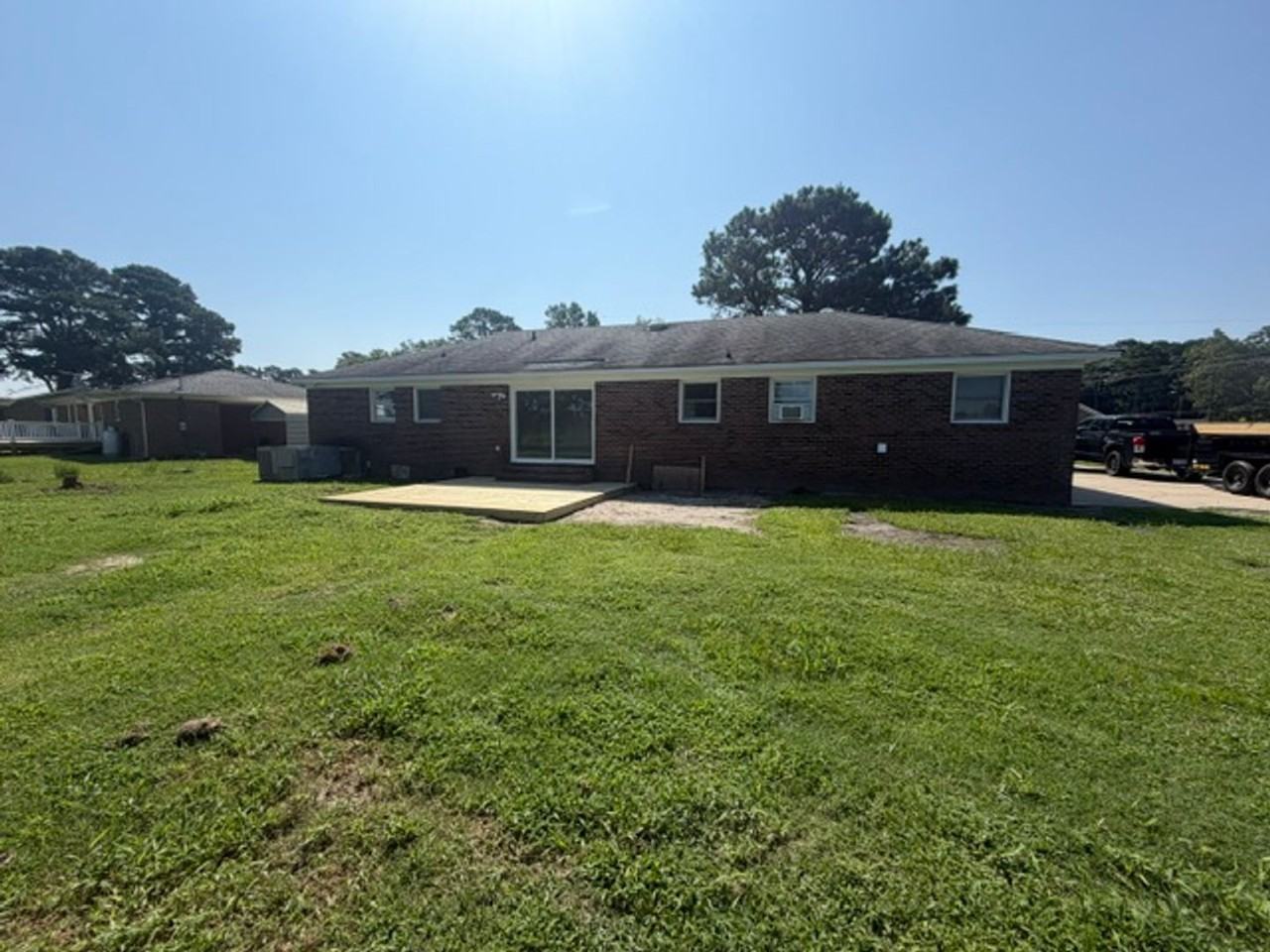 2146 Crescent Dr - Photo 2 of 9