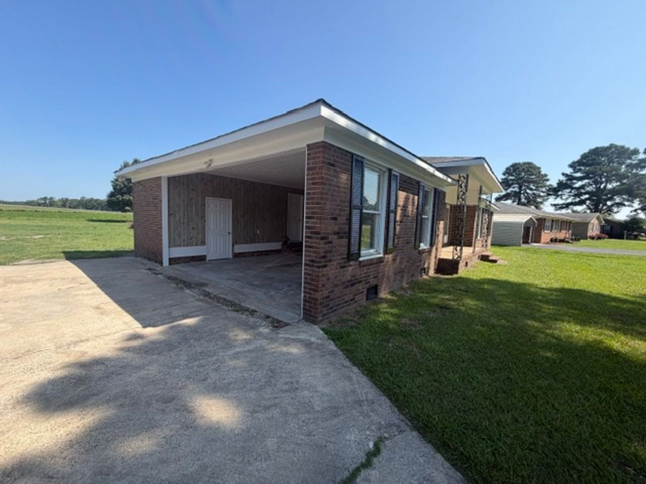 2146 Crescent Dr - Photo 3 of 9