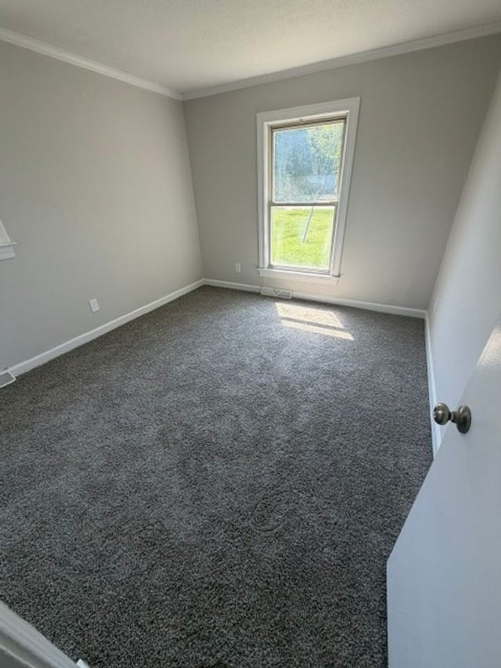 2146 Crescent Dr - Photo 6 of 9