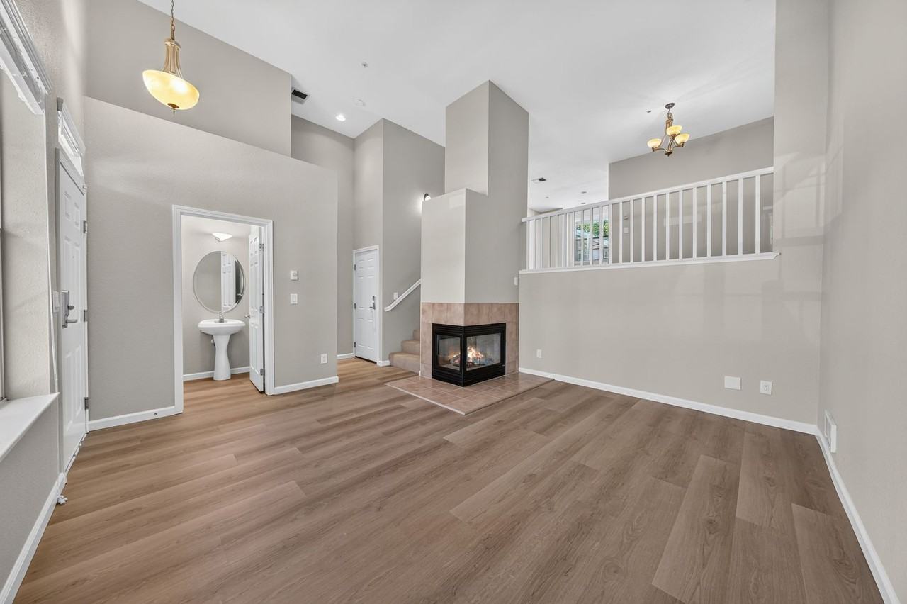 385 Race St - Photo 4 of 20