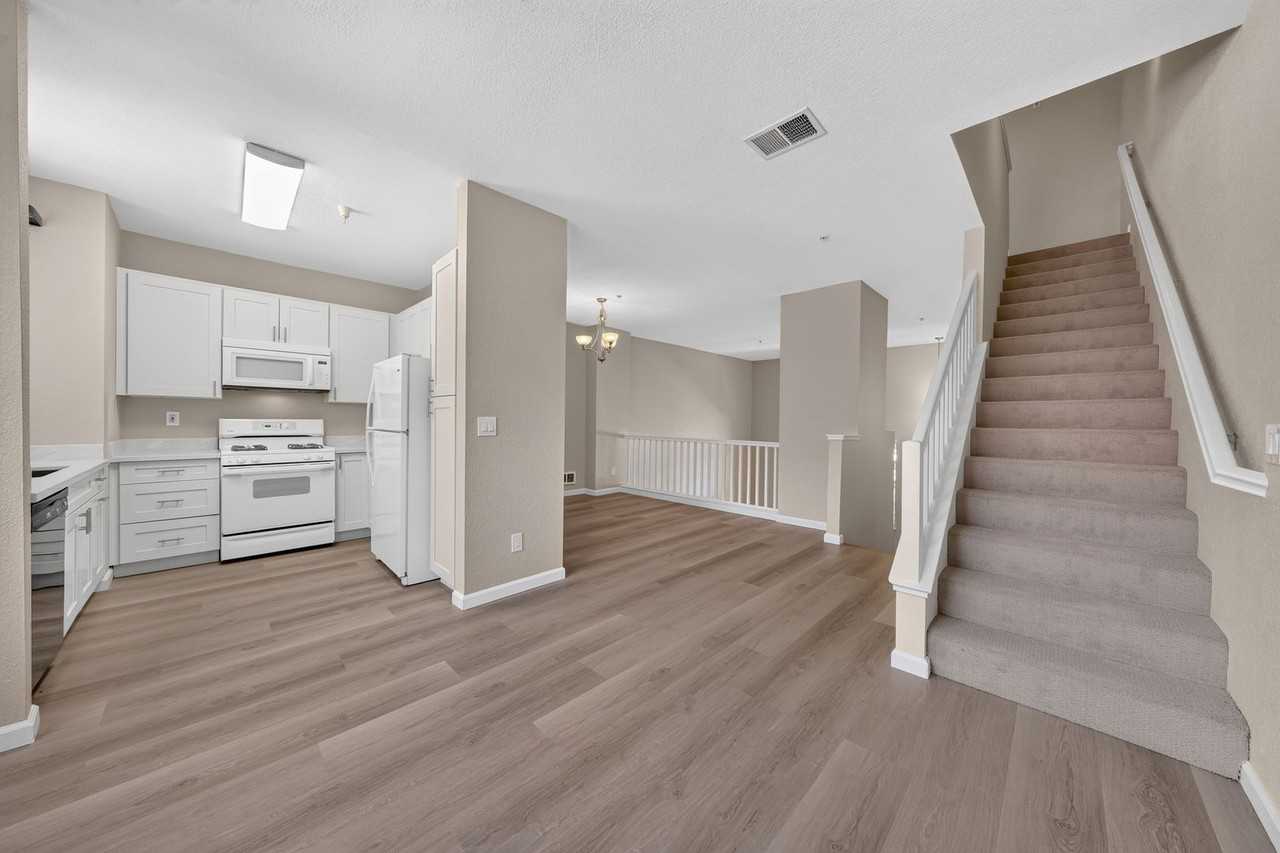385 Race St - Photo 7 of 20