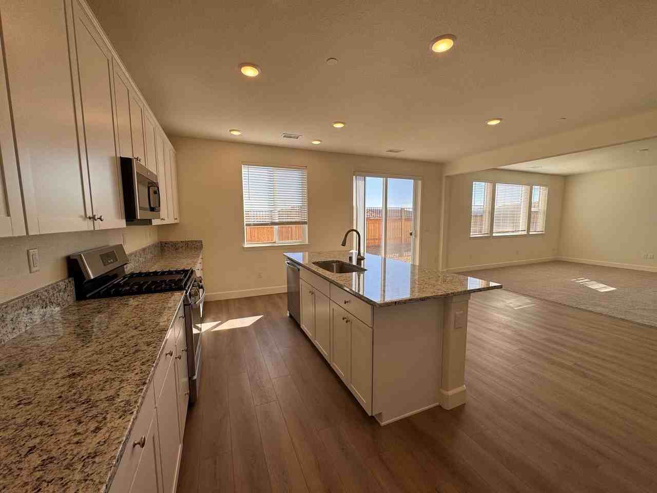 6792 Pilot Peak Ct - Photo 3 of 25