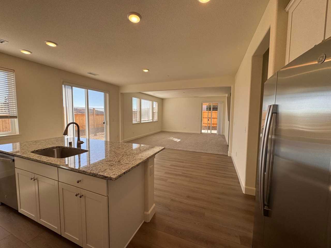 6792 Pilot Peak Ct - Photo 4 of 25