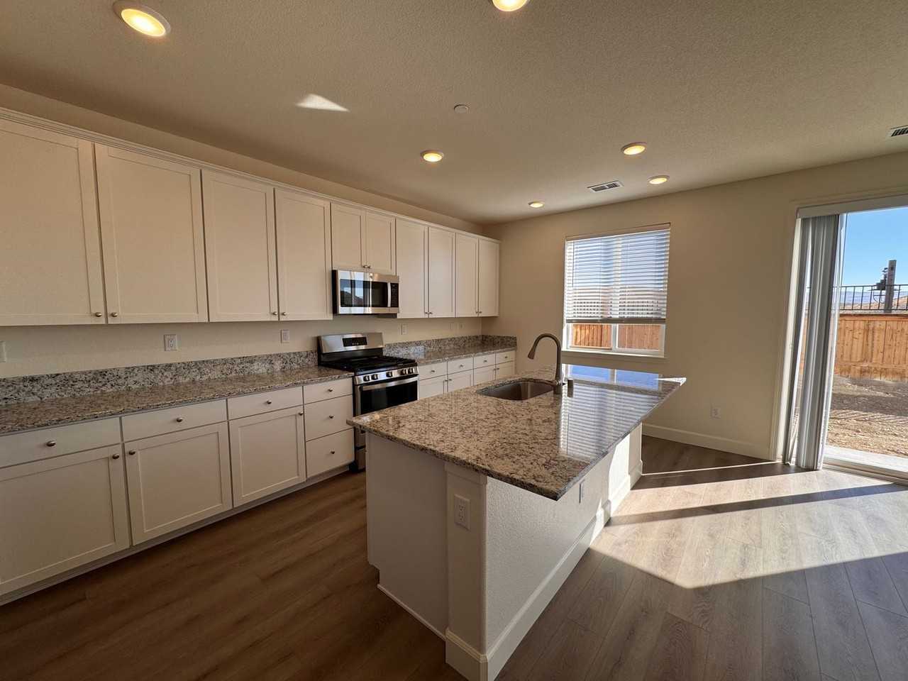 6792 Pilot Peak Ct - Photo 5 of 25