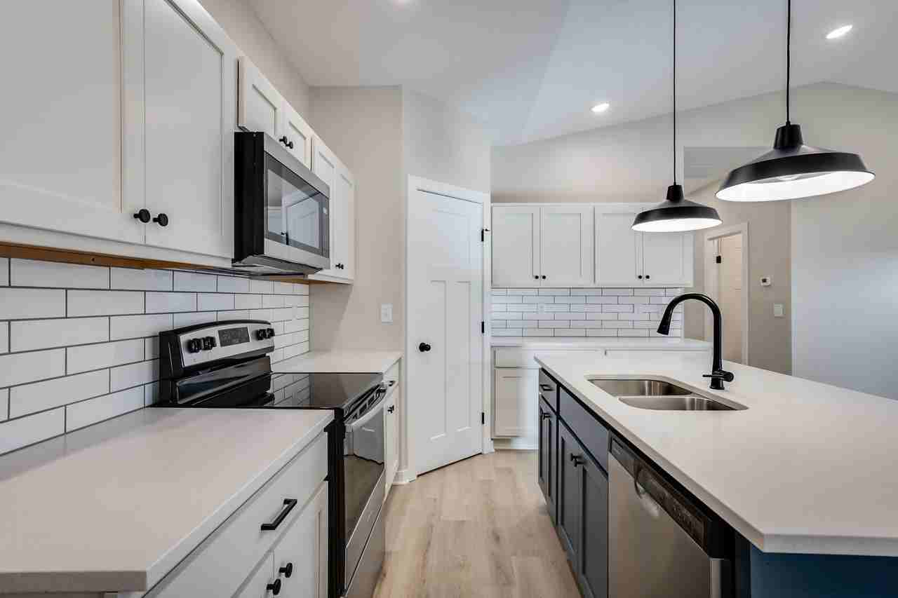 3651 3651 N Starlight St - Photo 5 of 17