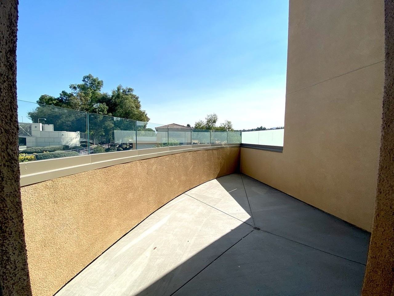 Monticello Apartments in Valencia! - Photo 5 of 18