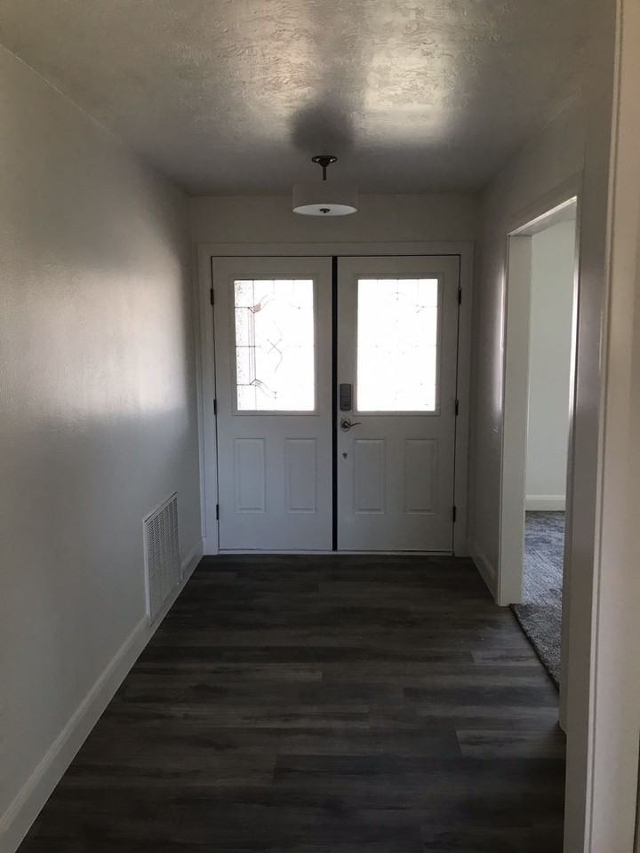 1035 Red Bud Cir - Photo 6 of 23