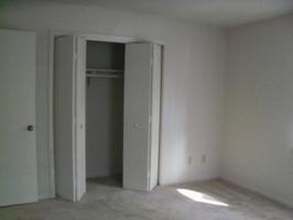 424 N Linwood Ave - Photo 5 of 6