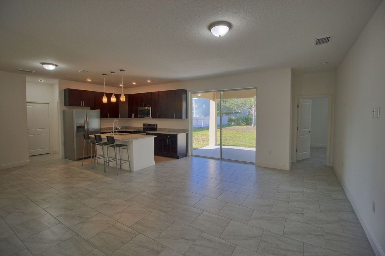 5054 Marina Dr - Photo 2 of 22