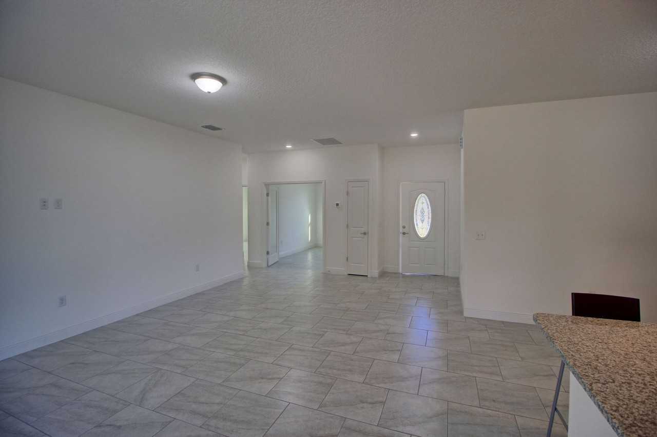 5054 Marina Dr - Photo 3 of 22