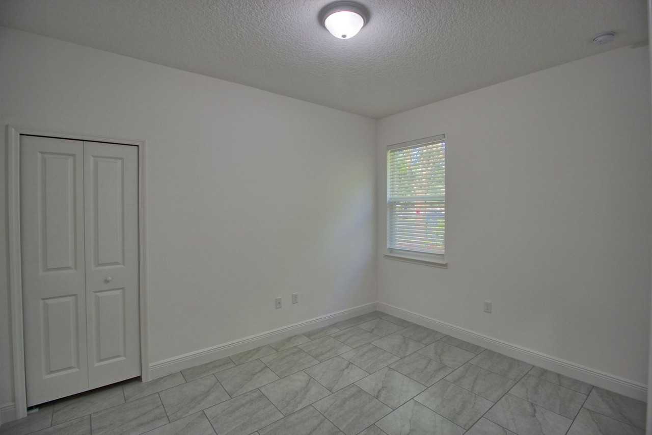 5054 Marina Dr - Photo 6 of 22