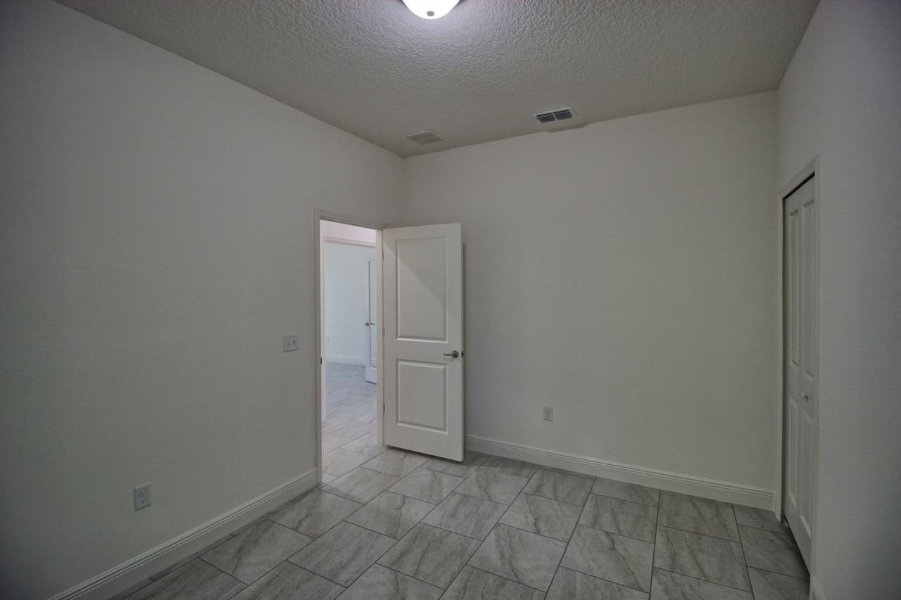 5054 Marina Dr - Photo 7 of 22