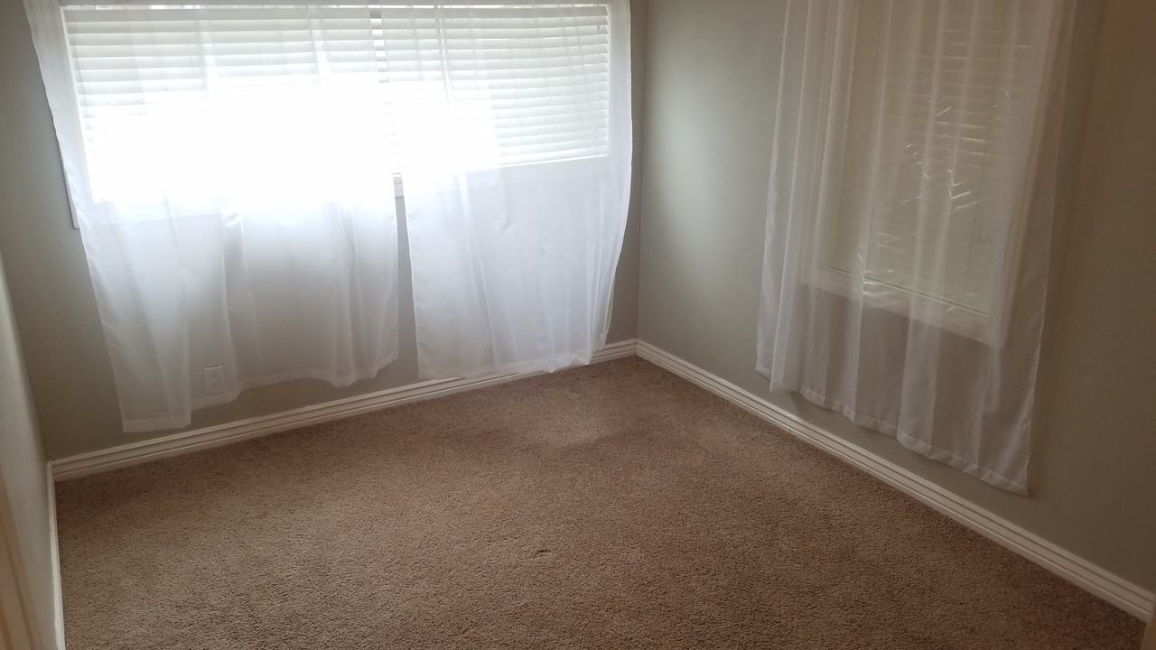 507 E 1864 S - Photo 5 of 8