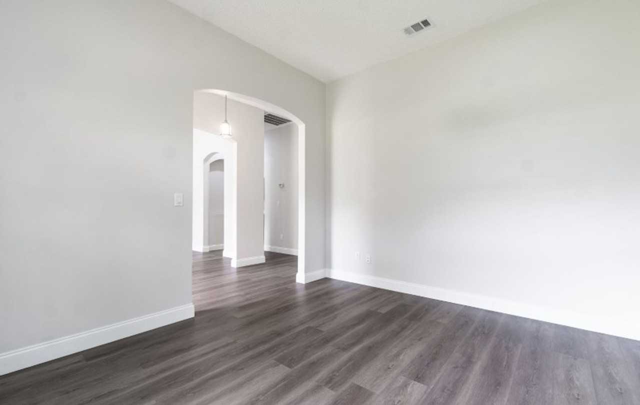 557 Grand Parke Dr - Photo 5 of 38