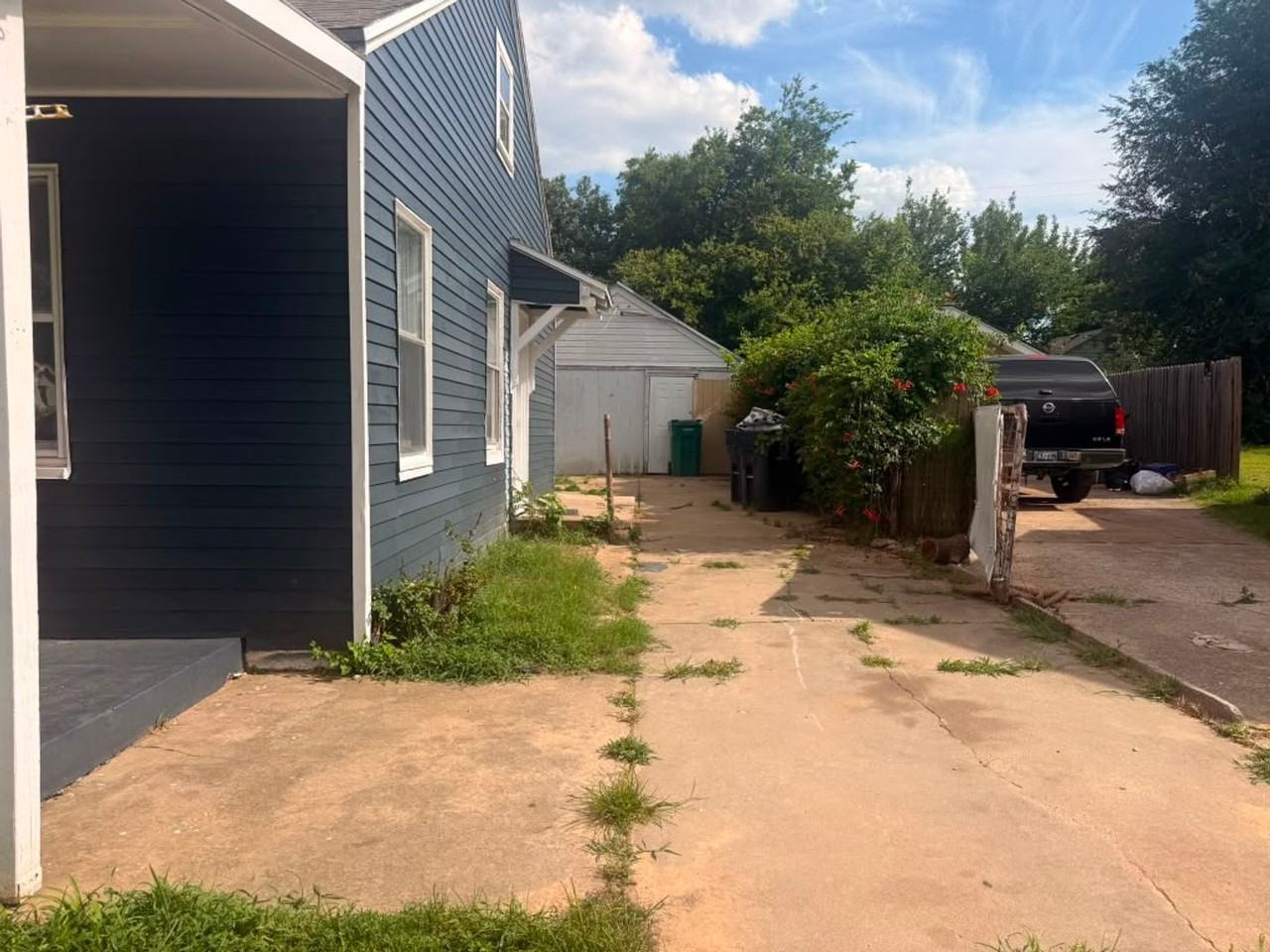 3228 Nw 26th St - Photo 3 of 9