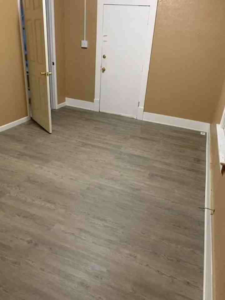933 S Greenlawn Ave - Photo 2 of 14