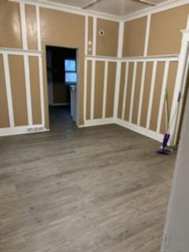 933 S Greenlawn Ave - Photo 3 of 14