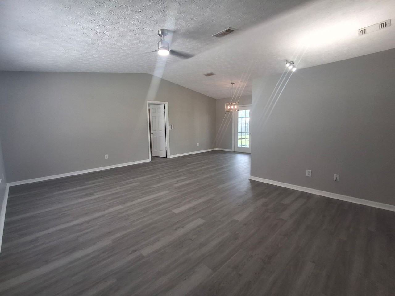 1526 Se Clearmont St - Photo 5 of 20