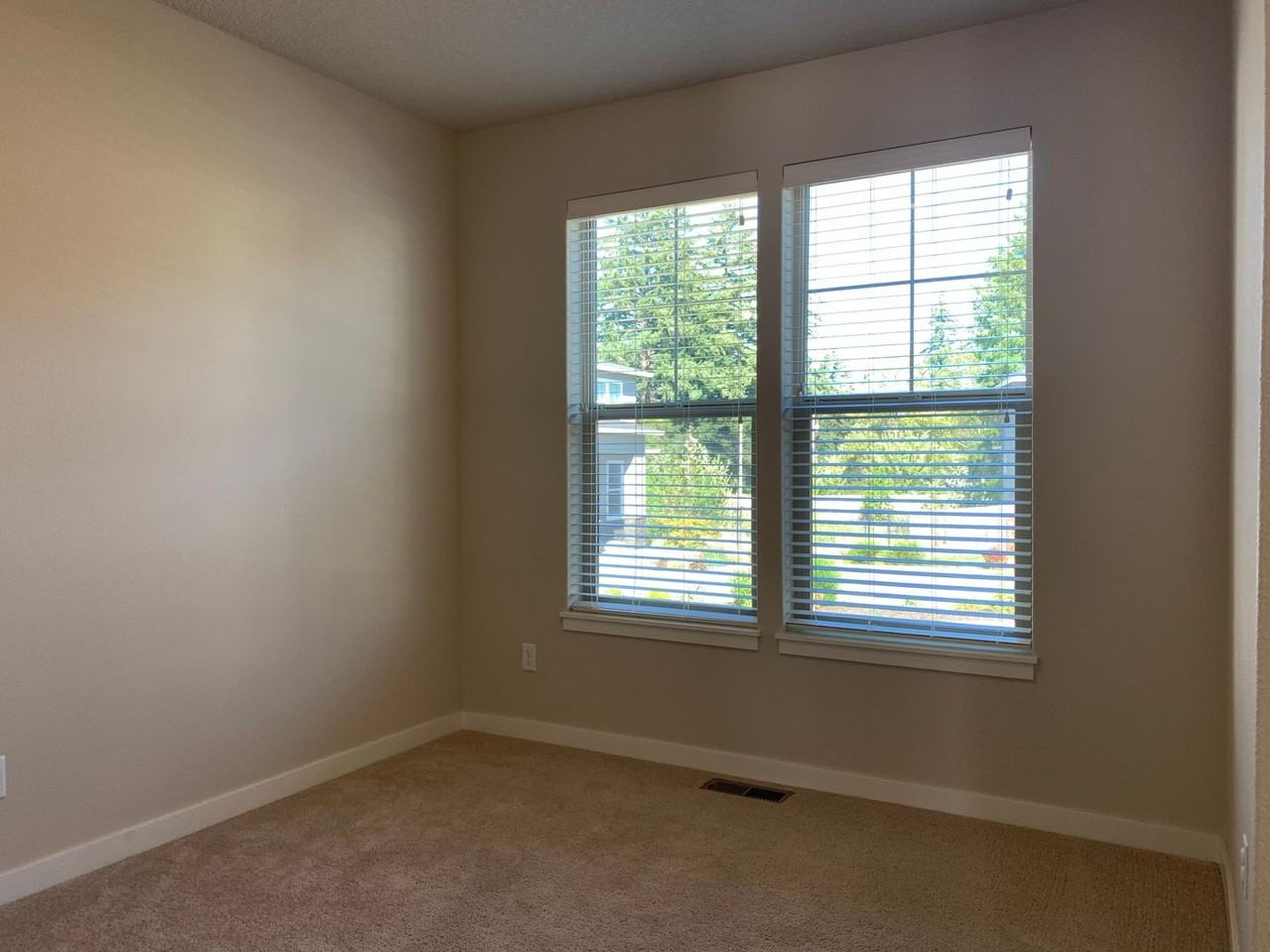 4223 Ne Tacoma Ct - Photo 4 of 42