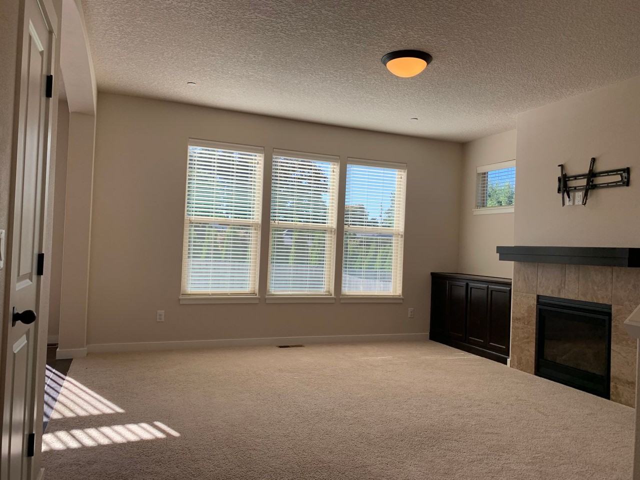 4223 Ne Tacoma Ct - Photo 6 of 42