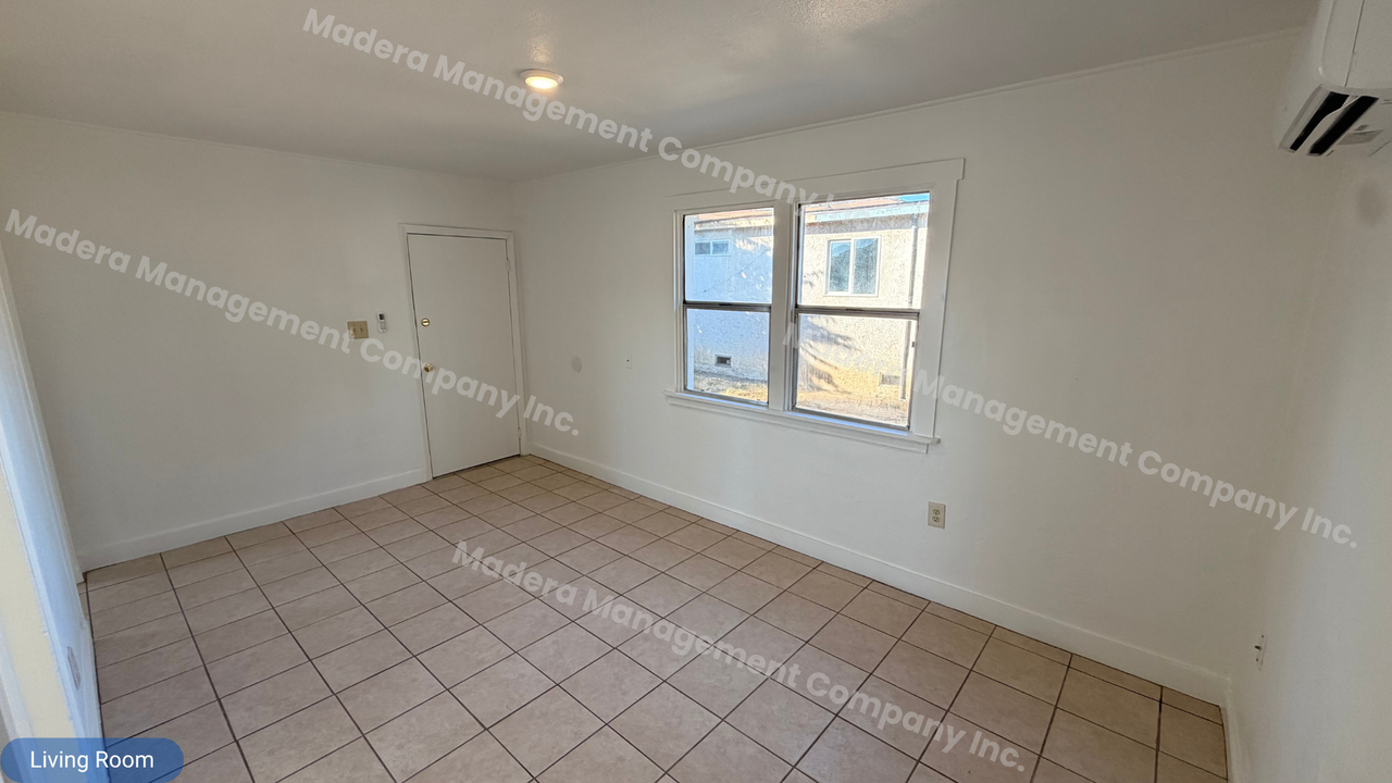 712 3/4 S D St - Photo 4 of 11