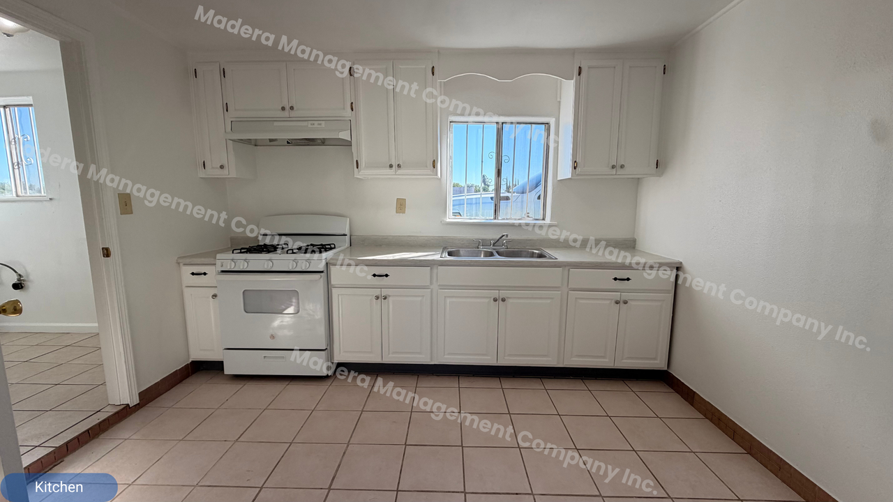 712 3/4 S D St - Photo 5 of 11