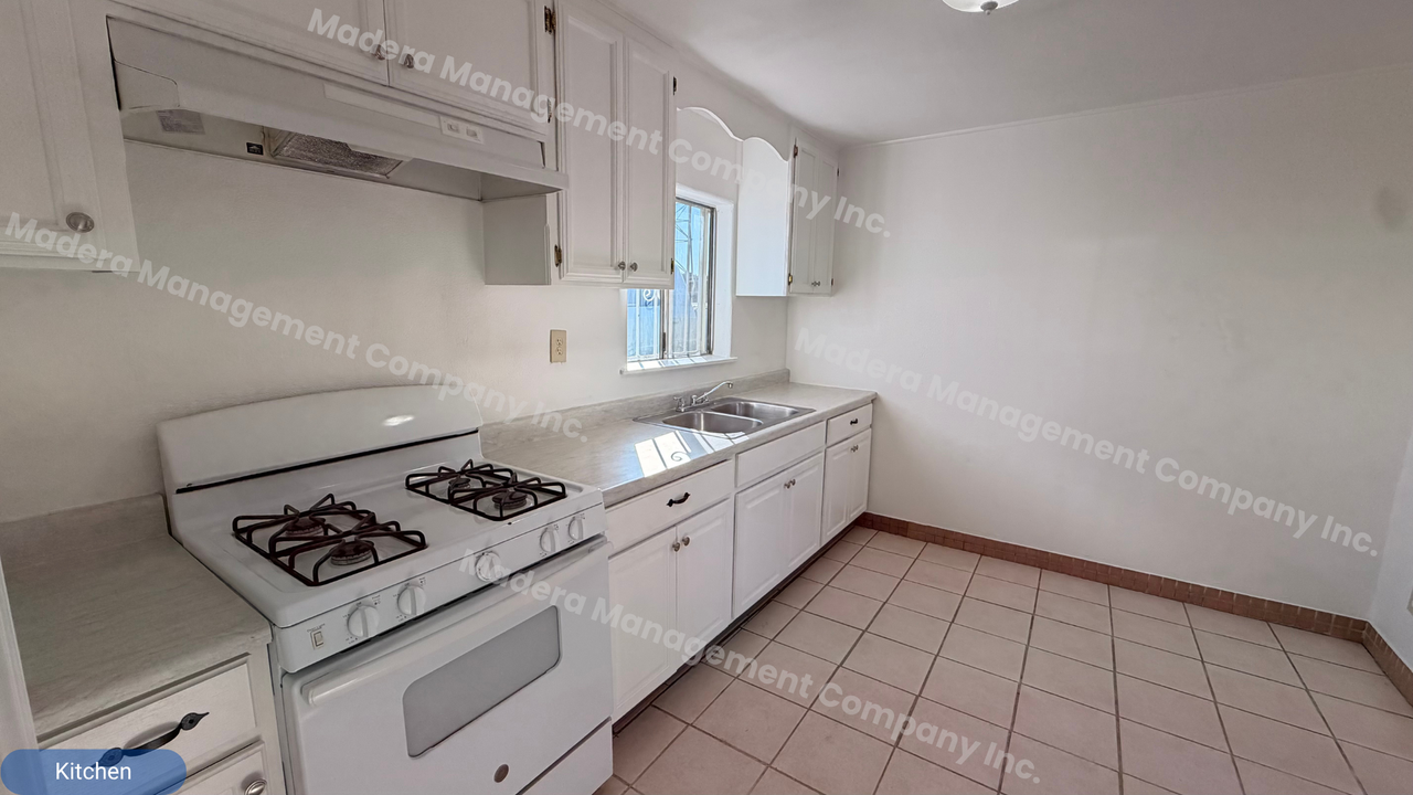 712 3/4 S D St - Photo 6 of 11
