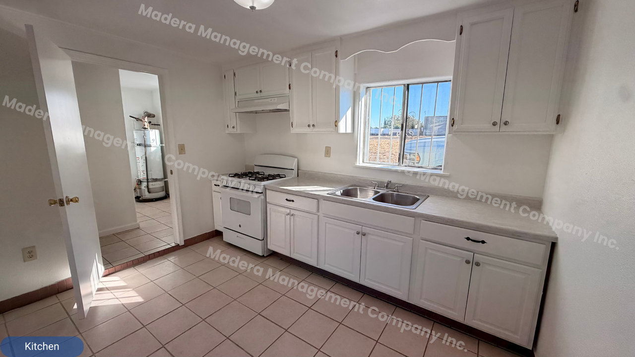 712 3/4 S D St - Photo 7 of 11