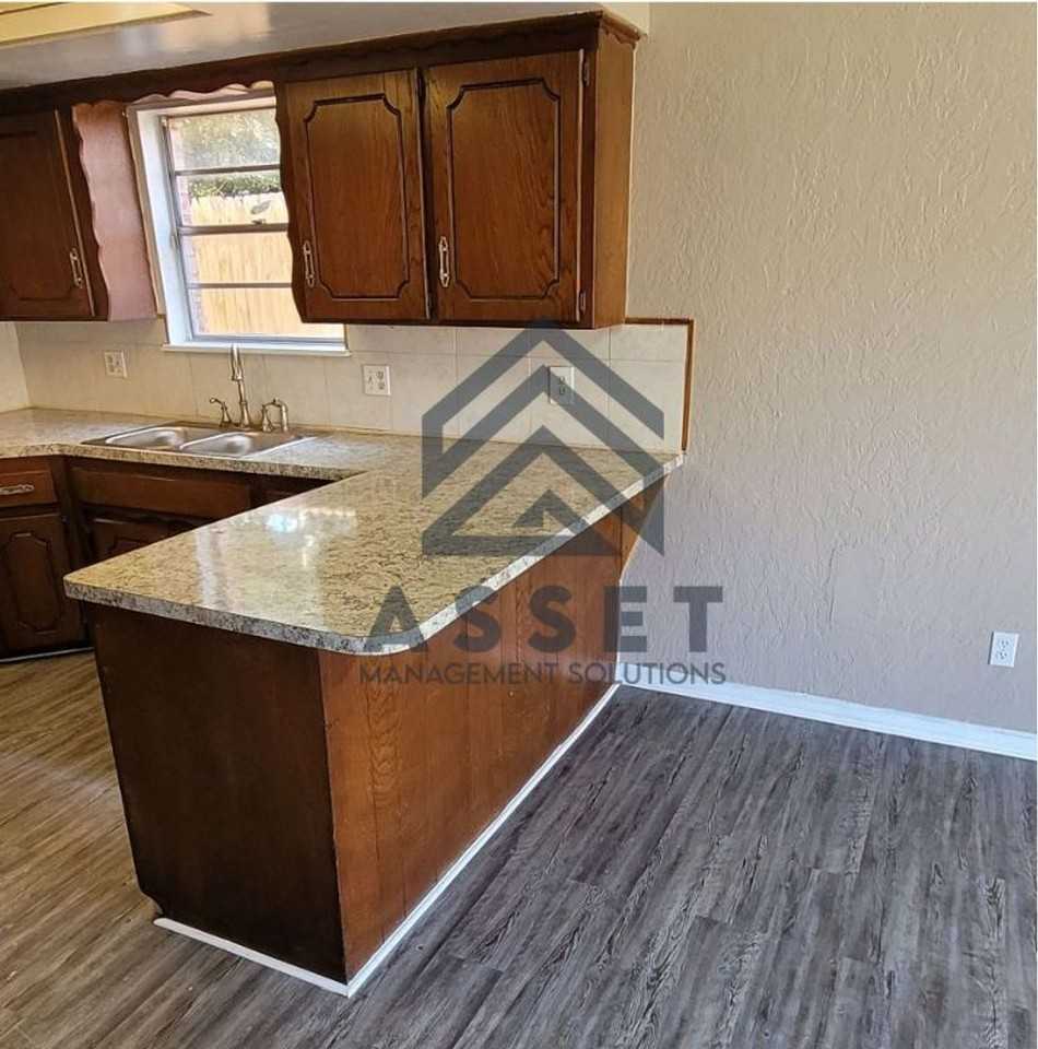 7217 Edenborough Dr - Photo 6 of 35