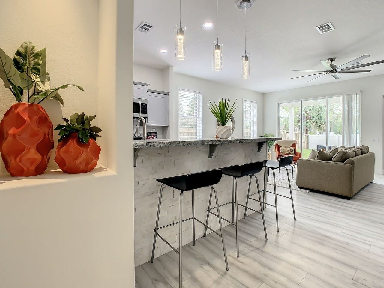 7302 Alvina St - Photo 4 of 17