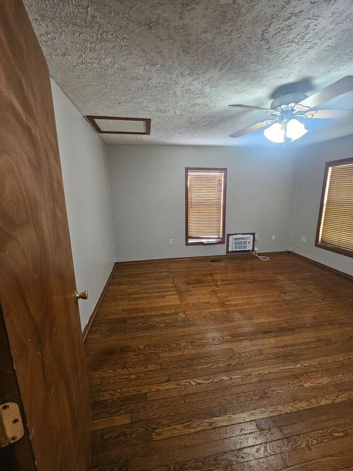 1012 W Elm Arc - Photo 4 of 14