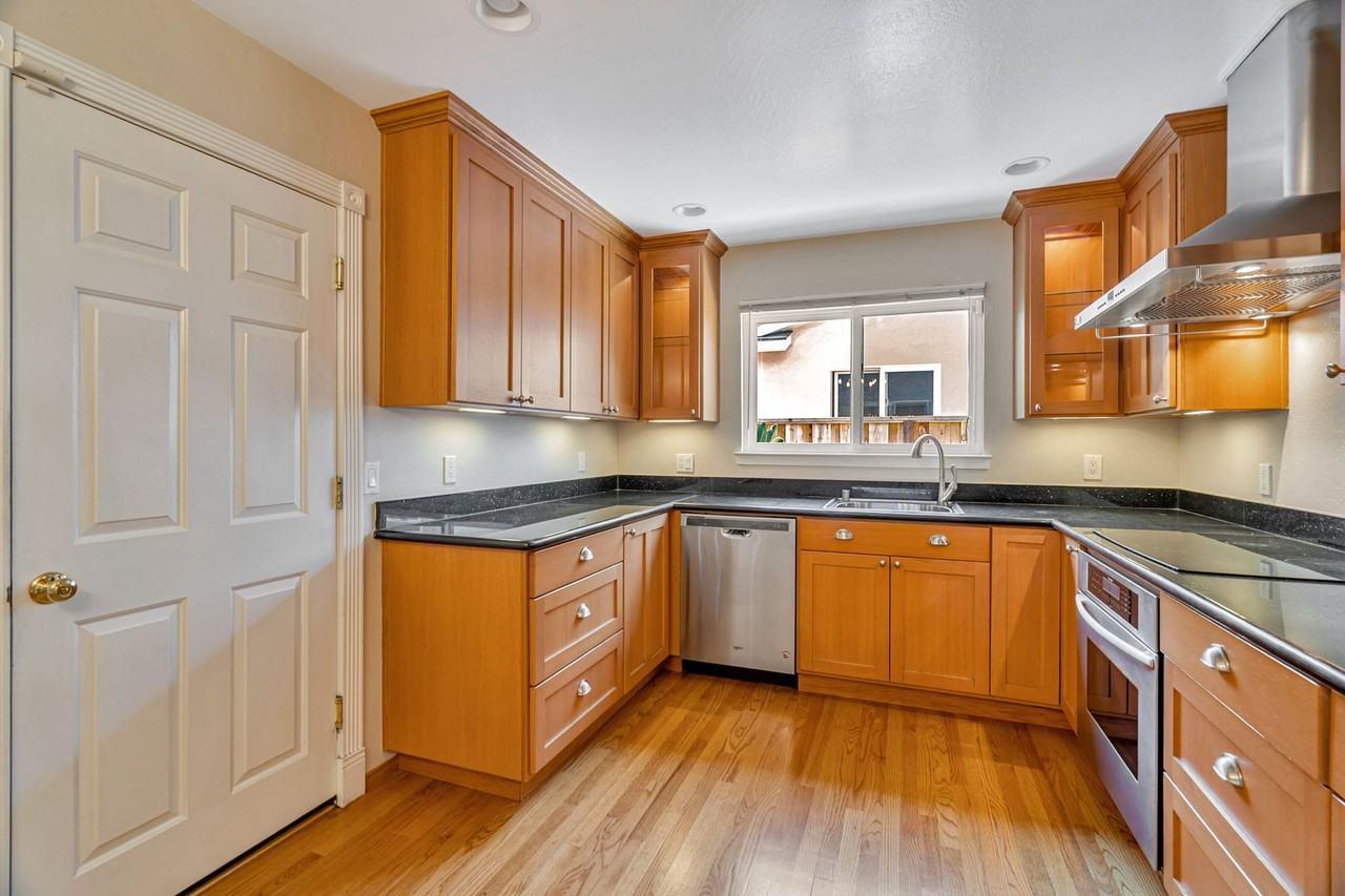 729 Hickory Way - Photo 5 of 17