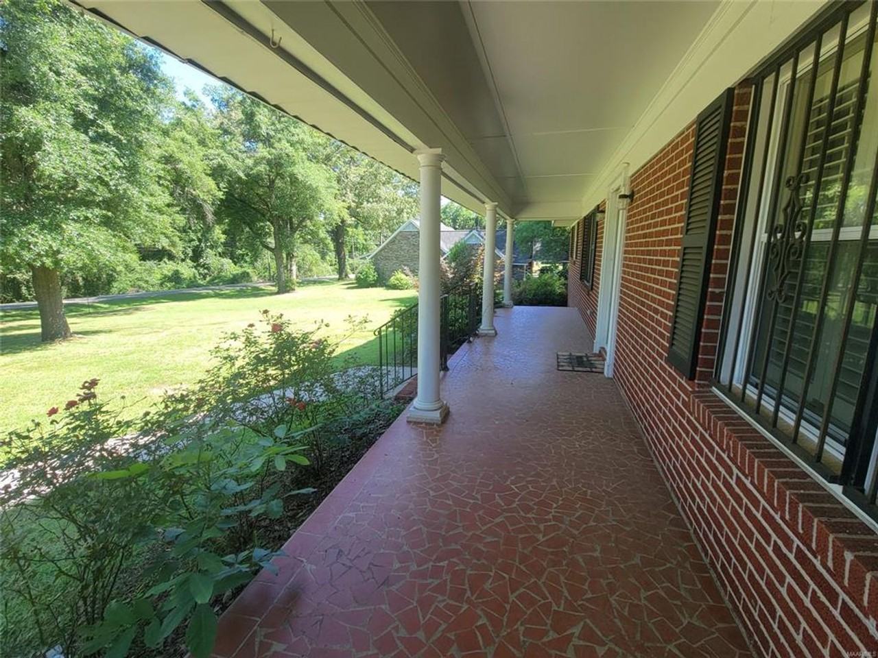991 Upper Kingston Rd - Photo 2 of 22