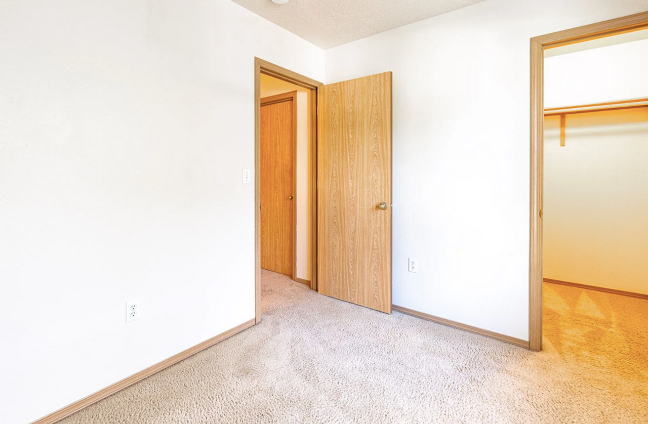 18304 Se Abernethy Ln - Photo 2 of 14