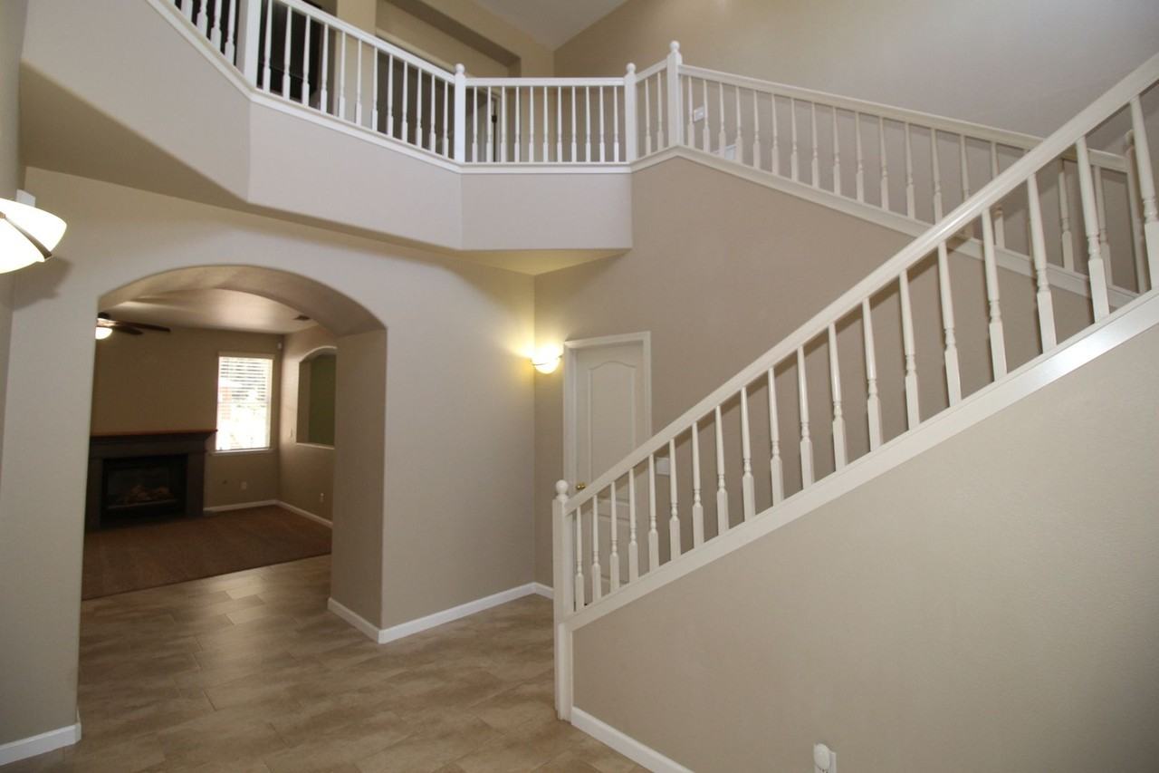 2542 E Omaha Ave - Photo 3 of 25