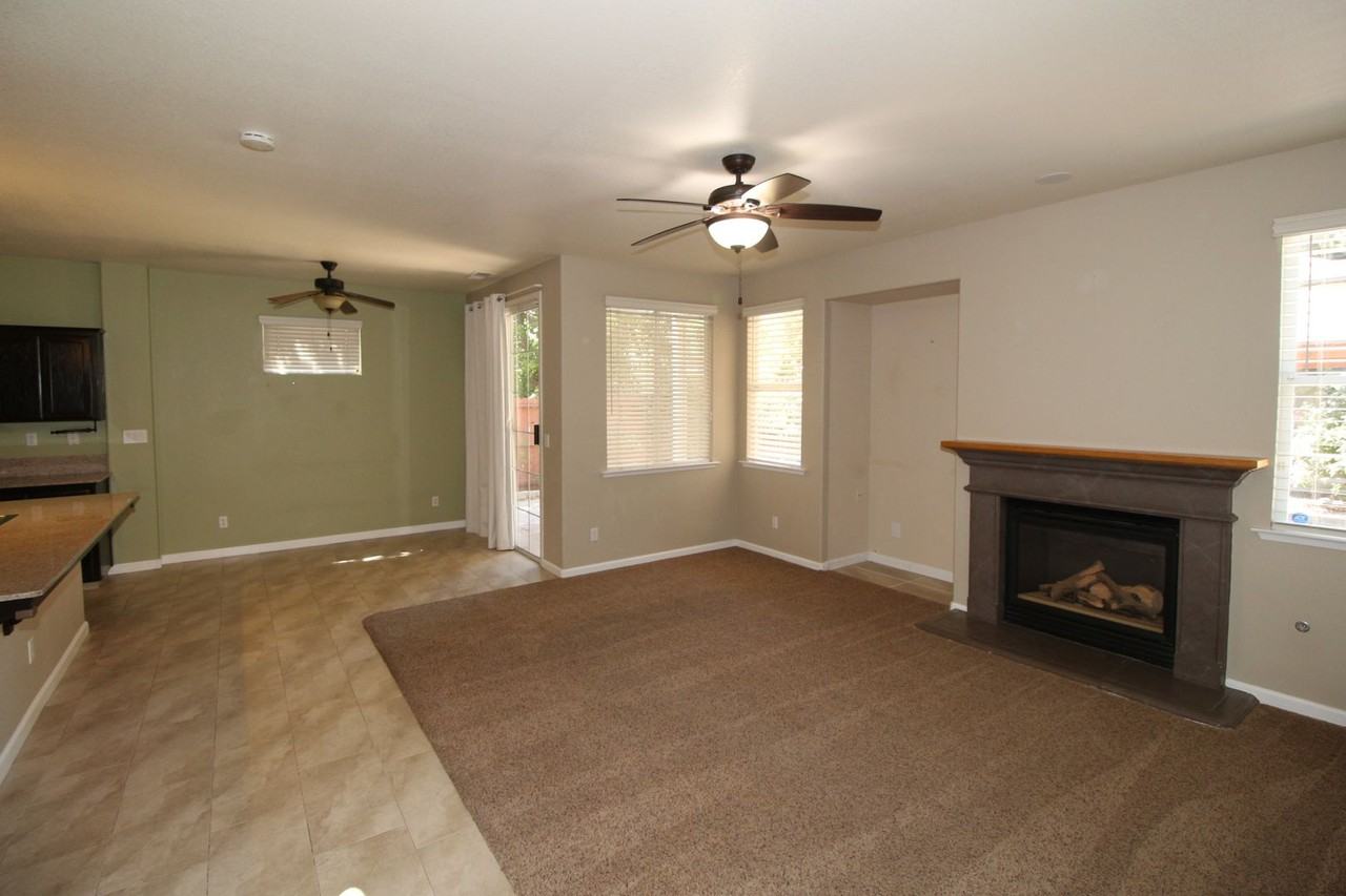 2542 E Omaha Ave - Photo 5 of 25