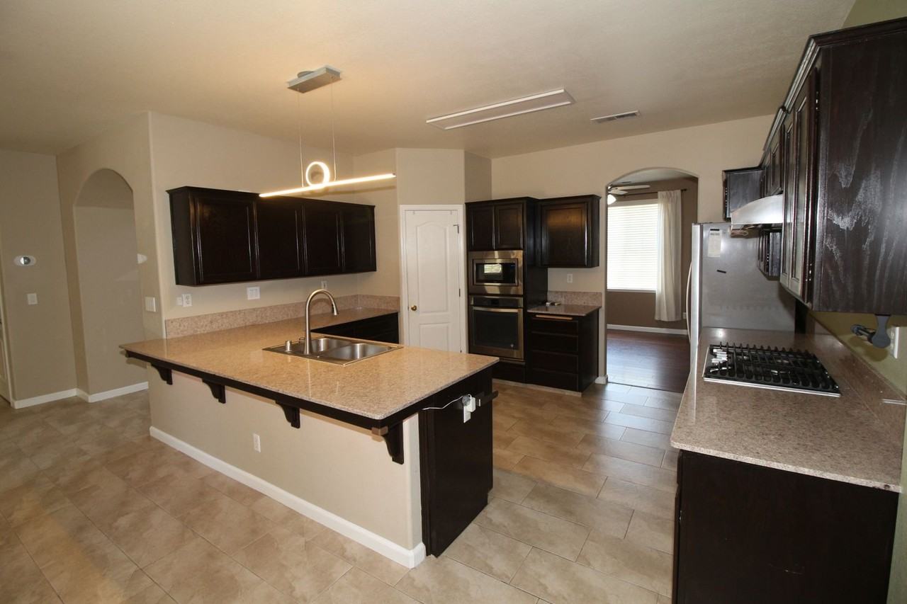 2542 E Omaha Ave - Photo 7 of 25
