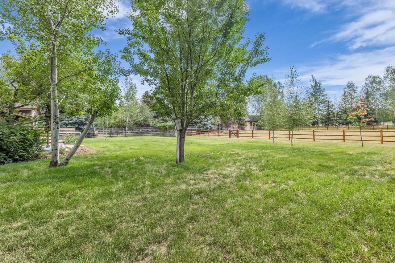 2350 Lucky John Dr - Photo 4 of 38