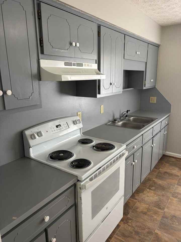 6270 Stoneway Dr - Photo 3 of 11