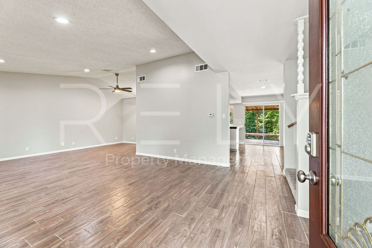 2404 Gabriel View Dr - Photo 4 of 46
