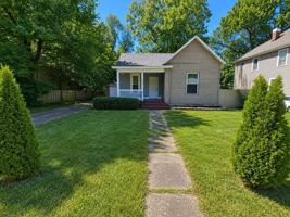featured image of 1030 W Scott St