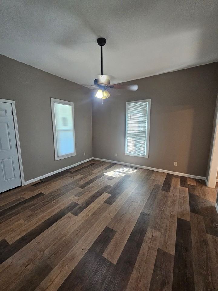 1030 W Scott St - Photo 2 of 18