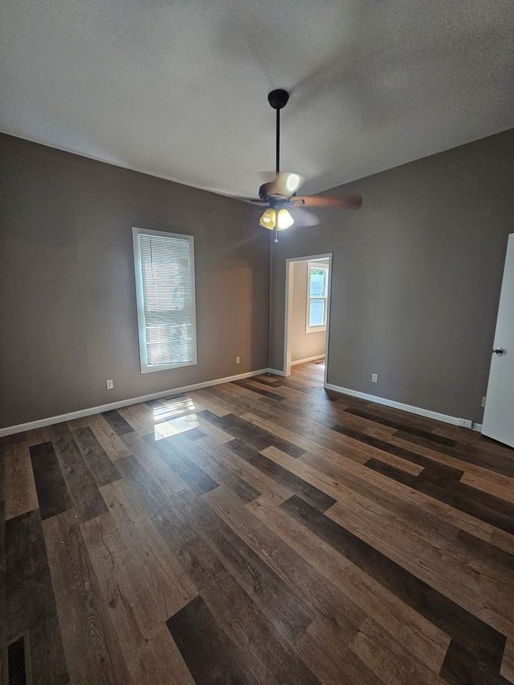 1030 W Scott St - Photo 3 of 18