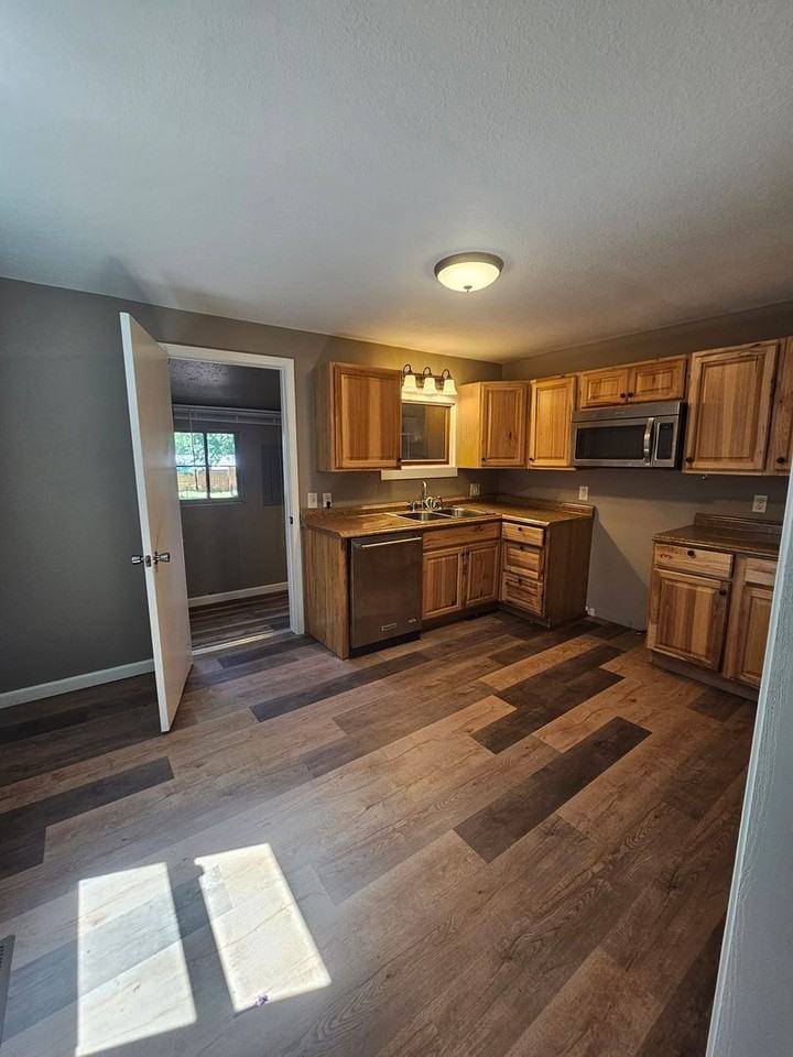 1030 W Scott St - Photo 4 of 18