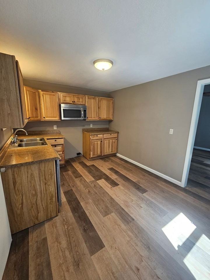 1030 W Scott St - Photo 5 of 18