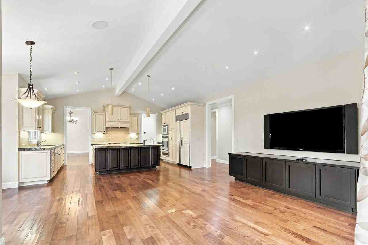 16771 Frank Ave - Photo 3 of 24