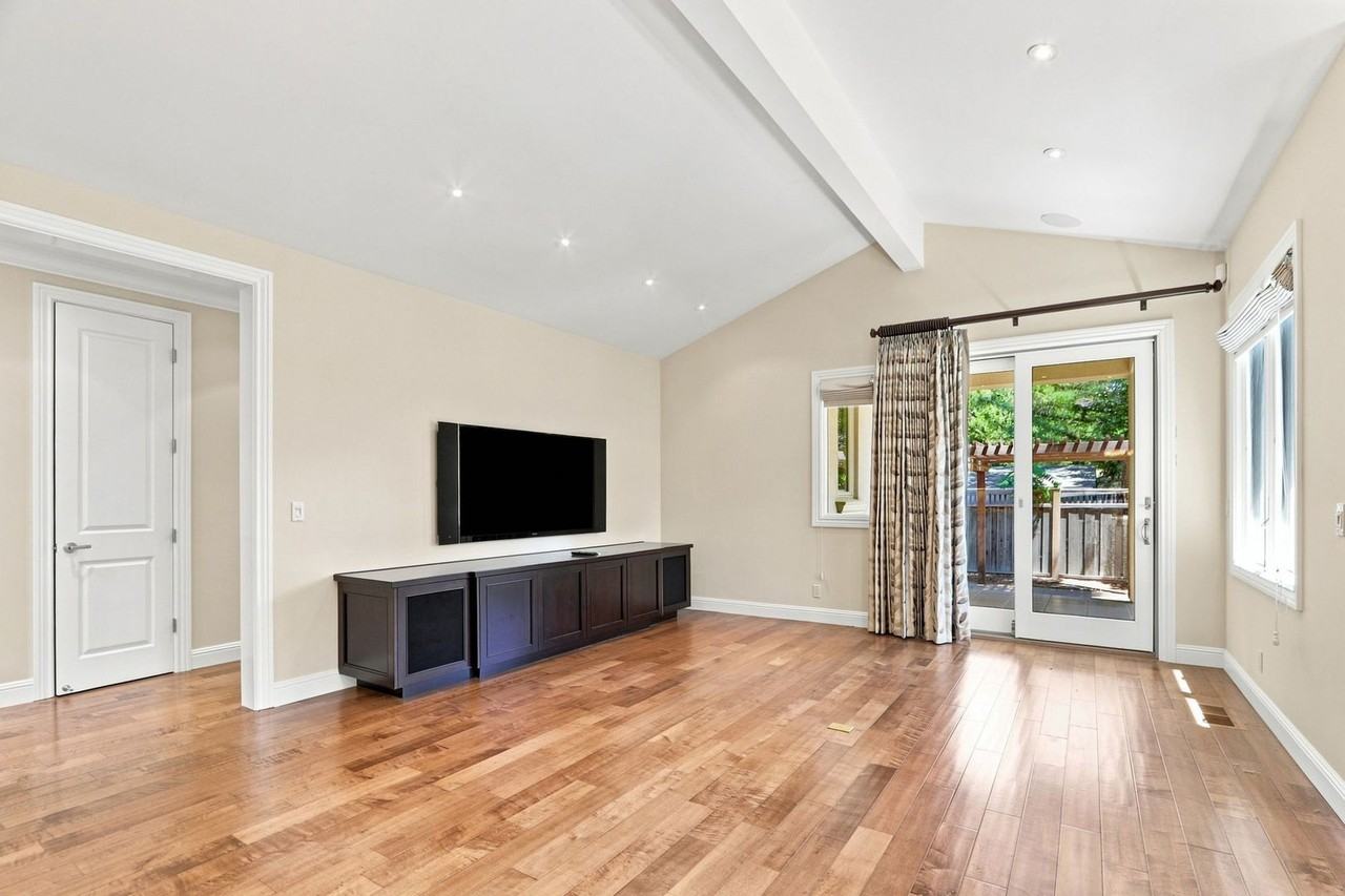 16771 Frank Ave - Photo 6 of 24