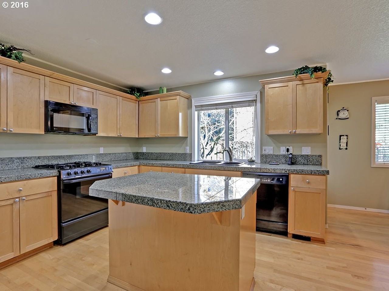 13327 Nw Yvonne Ln - Photo 2 of 19
