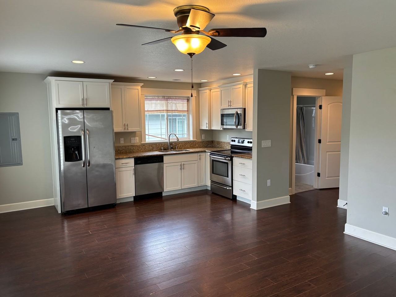 905 Pacific Surf Ave Sw - Photo 4 of 39